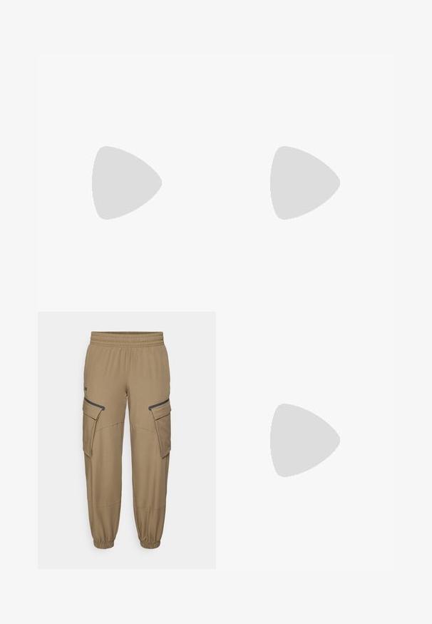 Svart kortermet T-skjorte laget av bomullsblanding, med rund hals og glatt tekstur, uten synlige logoer eller mønstre.; Under Armour UNSTOPPABLE - Bukse - bayou/black; Svarte treningssko med teksturert stoff, hvit såle og svarte snøringer. Brukt med hvite ribbestrikkede sokker, stående på en lys overflate.; Treningshansker med et lett rosa og svart design, laget av pustende materiale, med justerbart håndleddsbånd og teksturerte gripeelementer.