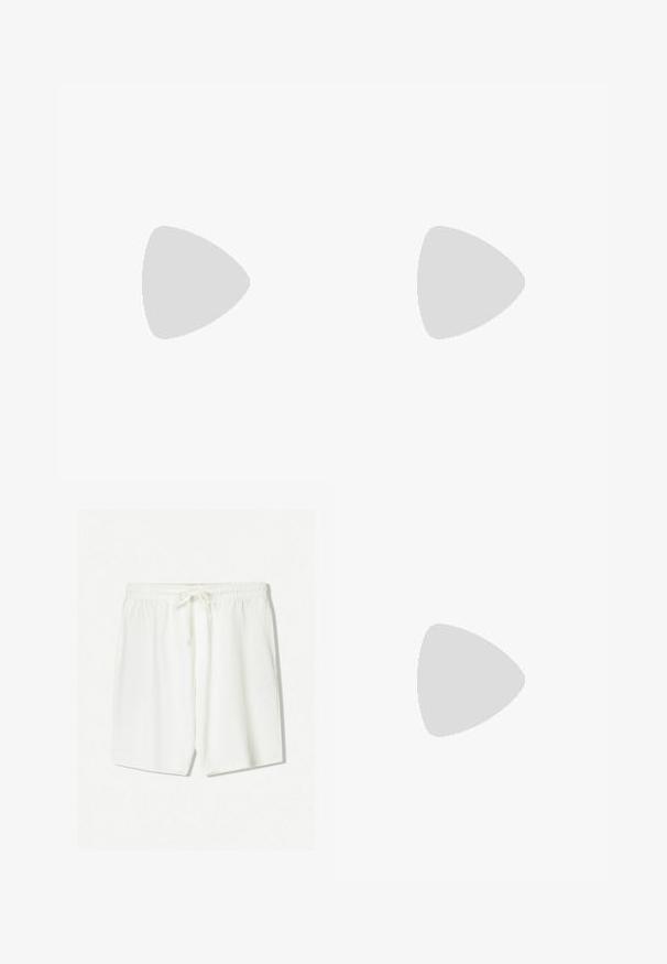 T-shirt grigia chiara a costine con scollo rotondo e maniche corte. Presenta una texture morbida e un design pulito, adatta per un abbigliamento casual.; Shorts sportivi bianchi realizzati in tessuto leggero, dotati di una vita elastica con cordino e tasche laterali. Texture liscia.; Sneaker bianco in pelle con punta in gomma testurizzata, tre strisce laterali e colletto imbottito. Lacci bianchi piatti e design minimal.; Occhiali da sole con montatura in metallo e lenti verdi ovali. Montatura sottile in metallo argento e terminali neri. Design minimalista, senza loghi visibili.