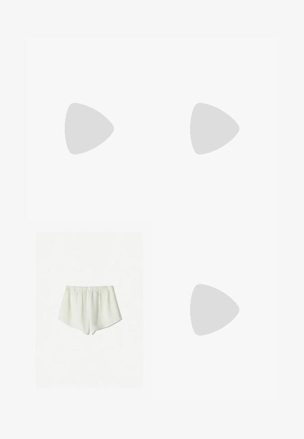 Tommy Hilfiger Curve SLIM CODY - Tricou basic - desert sky; Pantaloni scurți din in alb, cu o talie elastică, având o croială lejeră și un tiv ușor curbat la marginea de jos. Textură moale și respirabilă.; Bershka HIGH-HEEL - Cizme cowboy/biker - beige; Geantă din suede bleumarin cu un design lejer, bretele late pentru umăr și detalii vizibile de cusătură pe corp.