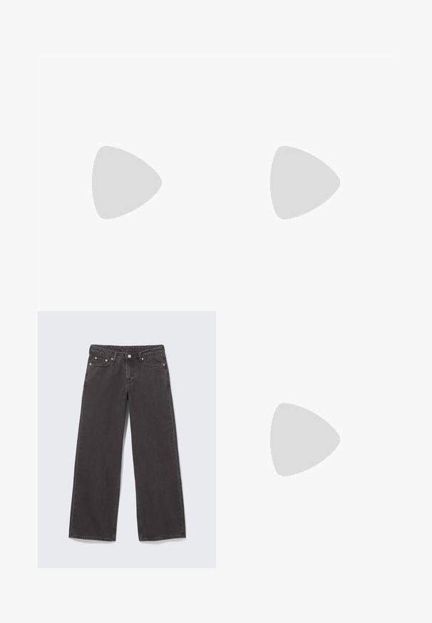 Pilkos spalvos trumpas rankovės marškinėliai, pagaminti iš minkštos medvilnės mišinio. Turi apvalų kaklą ir sulenktus rankogalius. Paprastas, tiesus kirpimas.; Plati juoda džinsinė medvilnė su variniais vinutėmis, penkiomis kišenėmis ir sagos užsegimu. Minkšta, tvirta tekstūra, tiesus kirpimas nuo juosmens iki apačios.; Rudos odinės loafers su siuvinėta priekine dalimi, apvalia nosimi ir žemu juodu guminiu padu. Su prekės ženklu įspaustu ant šono.; Tamsiai mėlynas drobės petinis krepšys su minkšta, struktūruota forma, pasižymintis juodu diržu, siuvinėtomis detalėmis ir mažyčiu prekės ženklo žymekliu.; Sidabriniai auskarai su lygiu, blizgiu paviršiumi. Apskritimo forma, vienodas plotis, sukurti lengvam užsegimui. Paprasti ir elegantiški.