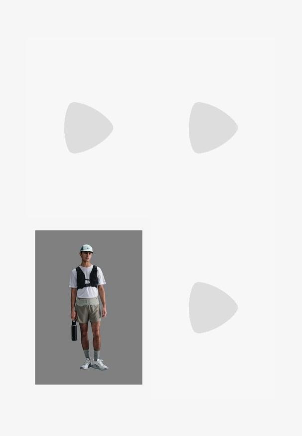 Jersey de ciclismo blanco de manga corta, con cremallera delantera de largo completo, tejido texturizado y un acento negro en el dobladillo.; Atleta con una camiseta de malla blanca, un chaleco negro de arnés, pantalones cortos beige, calcetines grises y zapatillas blancas, sosteniendo una botella de agua negra.; Zapatillas de ciclismo blancas y plateadas con parte superior de malla, acentos texturizados, correas ajustables y suela de goma para agarre y estabilidad.; Gafas de sol con montura blanca, detalles grises y lentes espejados azules. Diseño deportivo, forma envolvente y almohadillas para la nariz ajustables.