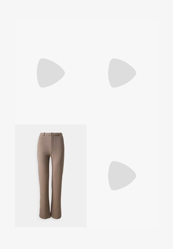 Weißes, strukturiertes Cropped-Top mit kurzen Ärmeln, rundem Ausschnitt und einem Reißverschluss auf der Rückseite. Glatte Stoffqualität mit einem subtilen geometrischen Muster.; Braune maßgeschneiderte Hosen mit geradem Bein. Aus glattem Stoff gefertigt, mit Gürtelschlaufen, Reißverschluss und Vordertaschen.; Schwarze Leder-Pumps mit spitzer Zehe, einem Knöchelriemen und einem blockigen Absatz. Flache Textur, elegantes Design und minimalistische Ästhetik.; Schwarze Leder-Hobo-Tasche mit einer glatten Textur, geschwungener Form und einem einzelnen verstellbaren Tragegurt; verfügt über eine weite Öffnung am oberen Ende.