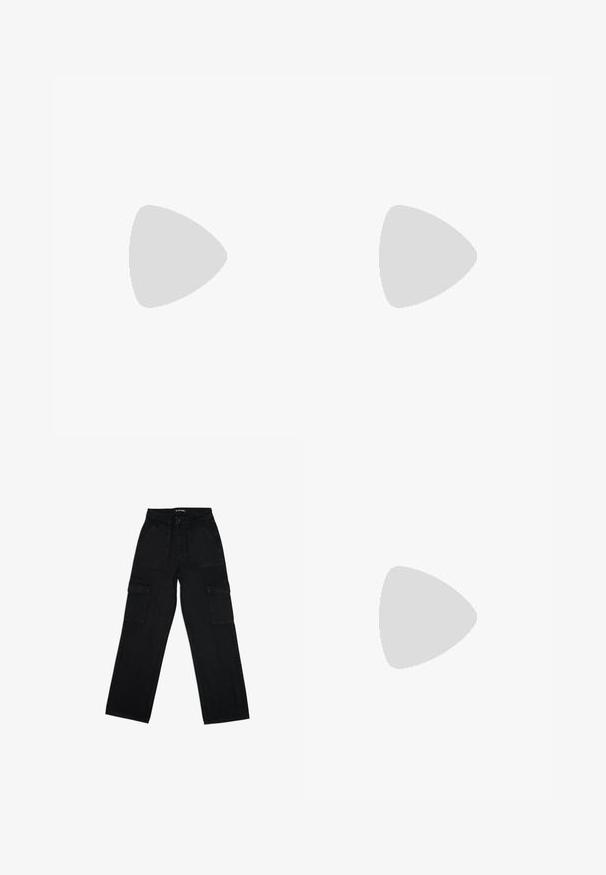 T-shirt noir en coton à coupe décontractée. Présente un logo "RVCA" blanc imprimé sur le devant. Manches courtes et design à col rond.; Pantalon cargo noir en denim, avec une taille haute, un cordon de serrage, des jambes larges et plusieurs poches latérales pour plus de fonctionnalité.; Baskets noires avec une semelle en caoutchouc épaisse, un dessus en tissu texturé, un bout rond et un design à lacets. Présente des œillets renforcés et une languette à l'arrière.; Sac à main en cuir noir avec une forme courbée, bandoulière amovible et des accessoires en or. Le sac est doté d'un rabat avec un détail de boucle.