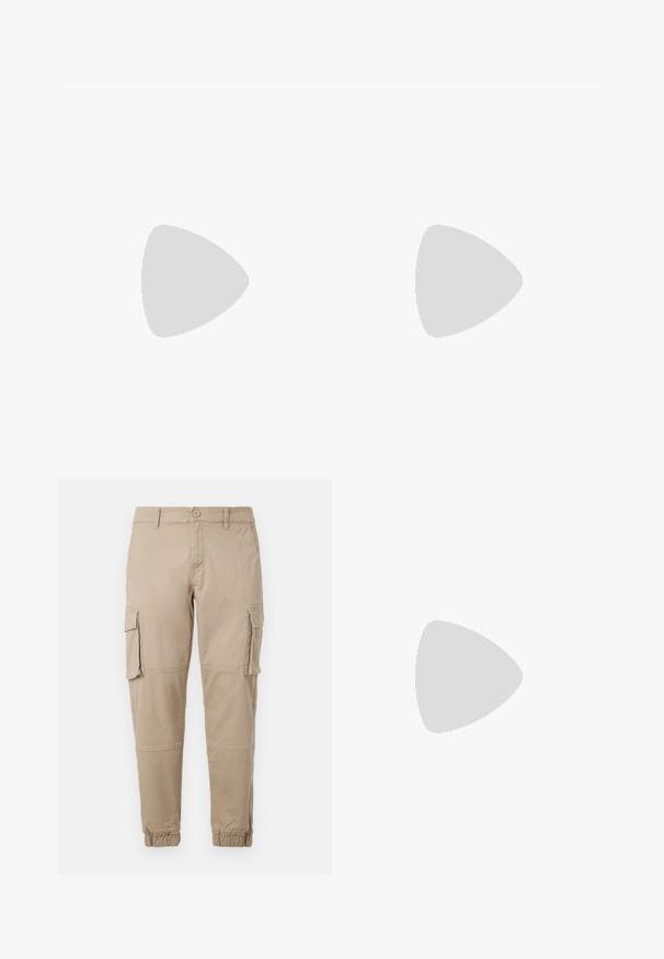 Camiseta de algodón de color beige claro y de manga corta, con un cuello redondo y un pequeño bolsillo en el pecho izquierdo. Detalle texturizado en el cuello.; Pantalones cargo beige de un material de algodón ligero. Presenta puños elásticos, múltiples bolsillos laterales y un cierre de botón.; Zapatillas de cuero blanco con perforaciones, punta redonda, suela plana y cordones gruesos, con un logo de swoosh visible y "AIR" en el talón.; Gafas de sol carey con lentes verdes, de forma octagonal y con patillas delgadas y curvas. El material tiene un acabado brillante.