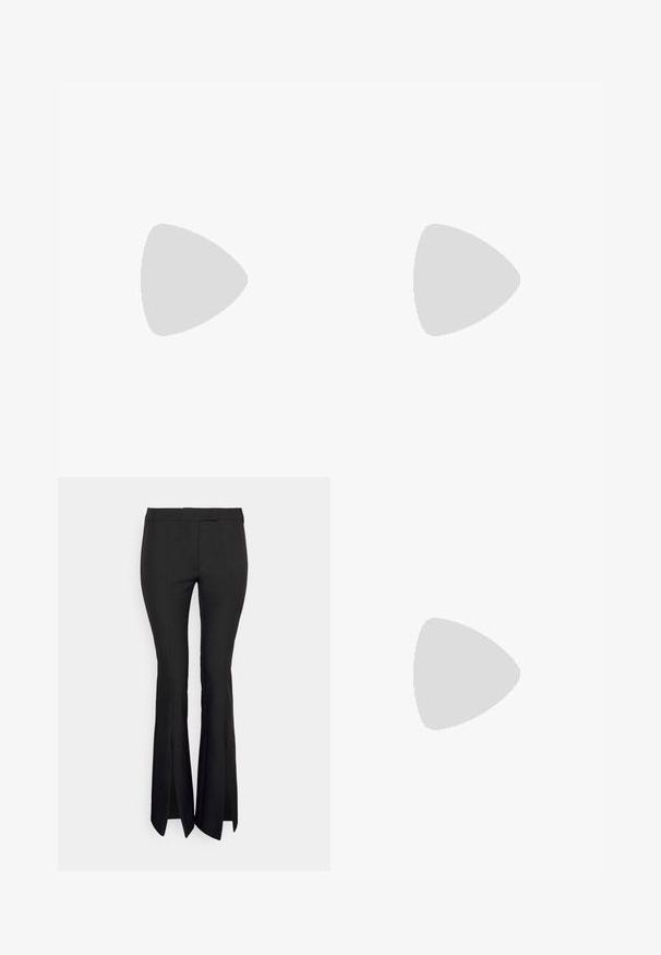Purpura īsā pielietējamā krekla no kokvilnas ar īsām piedurknēm. Ar grafisko apdruku, kurā rakstīts "VERSACE JEANS COUTURE" kontrastējošā baltā un melnā krāsā.; Melni pielāgoti bikses ar platu apakšdaļu, kas ļauj redzēt priekšējo iegriezumu apakšmalā. Izgatavotas no gludas, strukturētas auduma ar jostu cilpām jostasvietā.; Melnas ādas augstpapēžu sandales ar kvadrātveida purngaliem, divām plānām siksniņām un dekoratīvu zelta sprādzi ar greznām detaļām sānos.; Melni kaķa acs saulesbrilles ar tumšiem stikliem, ar zelta ģeometriskajiem akcentiem uz tempļiem un elegantu matētu apdari.