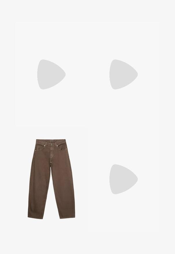 Stradivarius Top - bordeaux; Stradivarius BAGGY - Jeans Relaxed Fit - dark brown; Stradivarius Zehentrenner - brown; Stradivarius Handtasche - dark brown