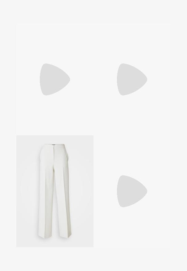 Top de tirantes beige con patrones geométricos blancos que se repiten. Cuenta con tirantes ajustables en forma de cruz y un diseño ajustado. Textura suave.; Pantalones anchos blancos con una tela suave, cintura alta y sutiles pliegues frontales, diseñados para un ajuste relajado.; Botín de cuero negro a la altura del tobillo con puntera afilada y tacón pequeño. Presenta un acento de cadena dorada en el tobillo. Rodeado por una superficie de piedra texturizada.; Chaleco de cuero negro con cuello alto, bolsillos con cremallera y un bolso de hombro negro acolchado con un acento de hardware plateado, combinado con una falda larga negra.
