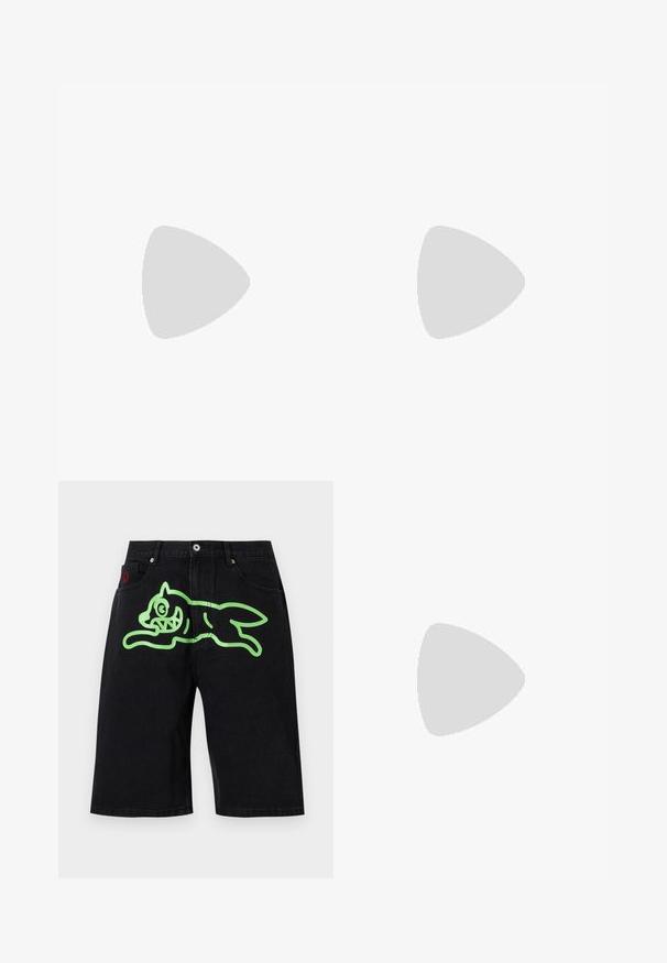 Icecream RUNNING DOG LAYERED  - Longsleeve - black; Icecream RUNNING DOG  - Jeansshort - black denim; Zwarte leren instappers met een gladde textuur, ronde neus en een decoratieve band over de wreef. Lage, gestapelde hak en minimalistisch ontwerp.; Zwarte ronde zonnebril met donkere lenzen en slanke metalen armen. Inclusief heldere tempelpunten en zilveren accenten bij de scharnier. Minimalistisch ontwerp.
