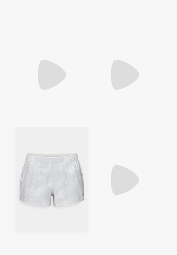 Endless ESSENTIAL - Top - aqua; New Balance PRINTED SHORT - Korte sportsbukser - grey matter; Løbesko med en hvid og pink overdel, der har en mesh-struktur, reflekterende detaljer og en polstret sål. Letvægtsdesign til høj præstation.; Sports solbriller med en hel wrap-around rammekonstruktion i sort plast, mørke tonede linser og et karakteristisk vinklet design. Fleksible ørearme for komfort.; Sort bandana med hvid tekst "Carhartt Detroit" i en ornamenteret skrifttype, omgivet af et geometrisk mønster og små hvide accenter.; Sølvmetal kædearmbånd med sammenlåste ovale og cirkulære led, med en klipslås og justerbar kædeforlængelse.