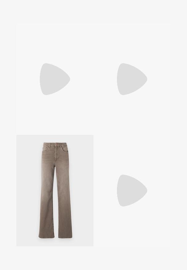 Hvid t-shirt med korte ærmer og horisontale beige striber. Rund halsudskæring, lavet af blødt stof, med en afslappet pasform og standard kant.; Brune højtaljede straight-leg jeans med frontknap, bælteløkker og klassisk fem-lomme design på en hvid baggrund.; Sorte patentlæder slingback hæle med spids tå og en geometrisk blok hæl. Har et elegant, minimalistisk design og en glat tekstur.; Brun læder tote taske med en glat overflade, åben topdesign og to skulderremme. Har minimal syning og ingen synlig hardware.