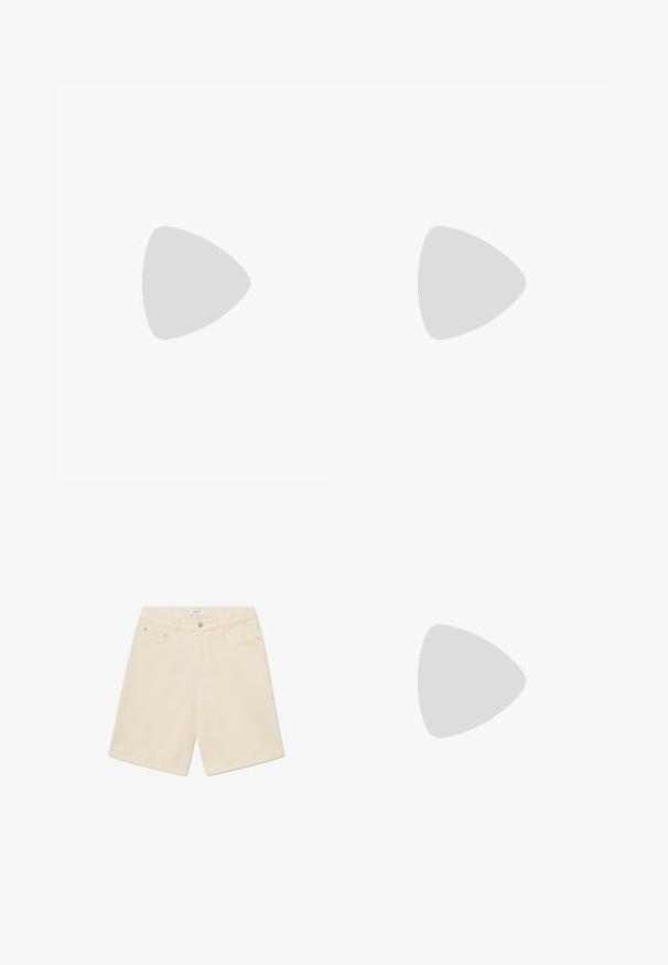 Kostkovaná polo košile v námořnické modré a bílé barvě, krátké rukávy, s žebrovaným límcem a knoflíkovou légou. Pletená textura se střídajícími se čtverci.; Béžové denimové šortky s rovného střihu, pěti kapsami a značkovou nášivkou na pasu. Mají zapínání na knoflík a zip.; Hnědé kožené lodní boty s bílým prošíváním, hnědými tkaničkami a béžovou gumovou podrážkou. Obsahují logo na boku a kovové očka na tkaničky.; Černé plastové sluneční brýle se zelenými skly, čtvercové obroučky, stříbrný detail na obočí a texturované stranice. Značka uvedená na vnitřní straně stranic.