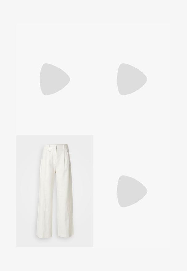 Mørk grå ribbete tanktop med høy hals og ermeløs design. Har en tettsittende silhuett og glatt tekstur. Merketikett synlig.; Hvite lin bredbukser med frontfold, en enkelt knappelukking og sidelommer, med en jevn tekstur og strukturert design.; Sorte helårs sandaler med flettet stroppesdesign, firkantet tå og justerbar ankelrem. Lys beige fotseng med glanset svart hæl.; Svart lærveske med en samlet toppdesign, som har to korte håndtak og en lang justerbar stropp. Glatt tekstur, rund form.
