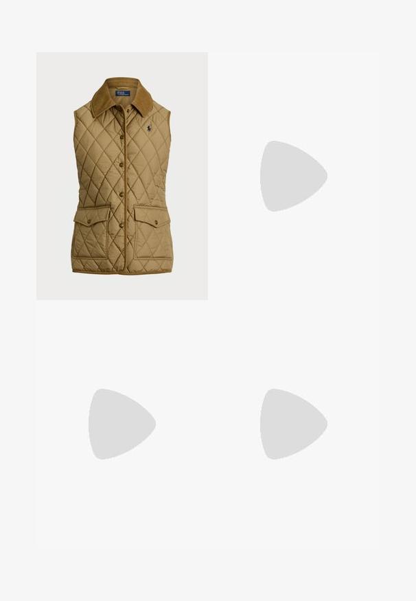 Gilet trapuntato beige con colletto in corduroy, bottoni a pressione frontali e due ampie tasche con patta. Presenta il logo Polo in blu.; Polo a maniche lunghe beige in tessuto liscio, con colletto e pattina con tre bottoni, polsini aderenti e orlo dritto.; Pantaloni bianchi realizzati in tessuto liscio, con design a gamba dritta, tasche frontali e chiusura con bottone, arricchiti da pieghe sottili.; Scarpa da ginnastica azzurro chiaro con tomaia in rete, punta arrotondata, suola ammortizzata e accenti riflettenti. Presenta lacci e un tallone di supporto.