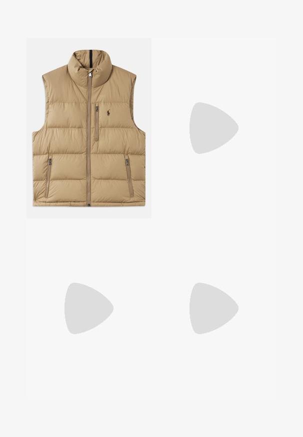 Bežinė pūkinė liemenė su aukštu apykakle, priekiniais užtrauktukais ir dviem šoninėmis kišenėmis. Yra siuvinėtas raštas ir mažas logotipas ant krūtinės.; Šviesiai mėlynas trumpomis rankovėmis marškinėliai, pagaminti iš medvilnės. Turi apvalų iškirpimą ir mažą siuvinėtą logotipą ant kairiojo krūtinės šono. Lygus paviršius.; Oficialiai balti kasdieniniai kelnės su elastiniu juosmeniu ir raišteliu, tiesiomis kojomis ir šoninėmis kišenėmis prieš paprastą foną.; BOSS BALTIMORE - Sportbačiai - open blue