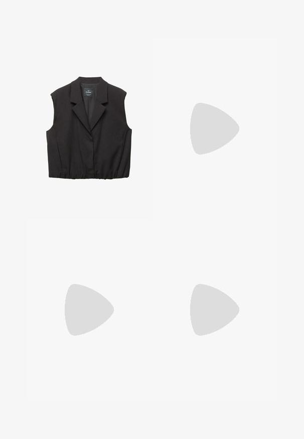 Gilet nero senza maniche con colletto, caratterizzato da un design corto e un orlo arricciato. Realizzato in tessuto liscio con dettagli di cucitura minimi.; Canotta bianca, texture a coste, scollatura rotonda, design senza maniche, forma aderente, branding sottile sull'etichetta all'interno dell'area del colletto.; Gonna nera con pieghe, realizzata in un tessuto liscio. Presenta un design pulito e una superficie strutturata, enfatizzando la forma e la struttura.; Stivale in camoscio beige fino al ginocchio con punta rotonda e finitura texturizzata. Tacco in legno marrone, con dettagli del logo discreti vicino alla caviglia.; Borsa tote nera intrecciata con manici in pelle. La texture presenta un design intrecciato, offrendo una silhouette strutturata e una finitura resistente.