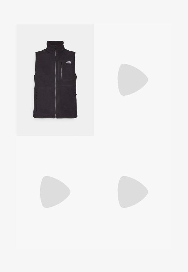 Mustat fleecetakki korkealla kauluksella, etuvetoketjulla ja kahdella sivuvetoketjullisella taskulla. Ominaisuuksina vetoketjullinen rintatasku ja logo edessä.; Valkoinen pitkähihaisen T-paita, joka on valmistettu puuvillasta ja jossa on pyöreä kaula-aukko. Rintamuksessa on pieni musta logo. Sileä kangas, normaali malli.; Mustat shortsit, jotka on valmistettu kevyestä materiaalista. Niissä on elastinen vyötärö, sivutaskut ja vetoketjullinen tasku vasemmassa lahkeessa.; Mustat ulkokengät, joissa on verkko- ja synteettinen materiaali, teksturoitu päällinen, varma nauhoitusjärjestelmä ja kestävä pohja kivikkoisella maastolla.