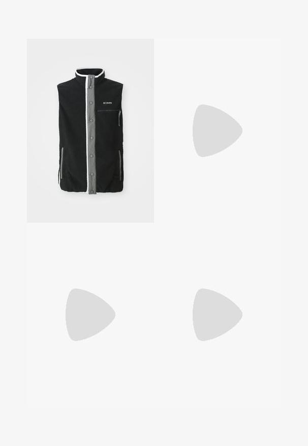 Črn flisasti brezrokavnik z sivo gumbasto prednjo zaponko, žepom na prsih z zadrgo, dvema stranskima žepoma in logotipom Columbia Sportswear na prsih.; Bela bombažna majica s kratkimi rokavi, krožnim ovratnikom, z majhnim zlatim logotipom na levem prsnem predelu. Mehka tekstura in običajen kroj.; Rjave bombažne hlače s ravnim krojem, z gumbom za zapiranje in stranskimi žepi. Gladka tekstura z enotno barvo po celotni površini.; Sive športne čevlje z zgornjim delom iz mrežastega in semiš materiala, belimi akcenti, oblazinjenim podplatom ter edinstvenim dizajnom z odsevnimi elementi.