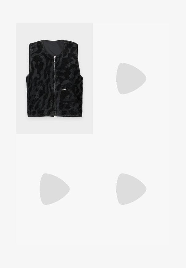 Melna vilnas veste ar rāvējslēdzēju priekšā, ar teksturētu dzīvnieku rakstu dizainu un nelielu balto Nike logo kreisajā pusē.; Baltas kokvilnas T-krekli, ar apaļu kakla izgriezumu, īsām piedurknēm, nedaudz brīvs piegriezums, gluda tekstūra, divu iepakojums, minimālists dizains.; lululemon ALIGN™ HIGH-RISE 53 CM - Legingi - espresso; Gaišbeidzs sporta apavi ar tīkla virsu, strukturētu dizainu un izteiksmīgu mīkstinātāju, kuram ir cilindriski elementi.