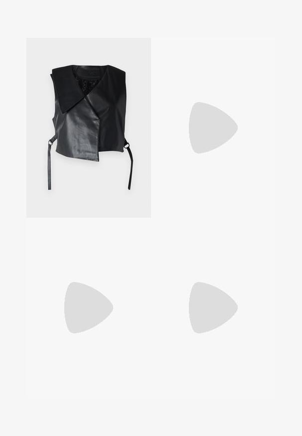 STUDIO ID Bodywarmer - nappa black; Lichtbeige tanktop gemaakt van ribgebreide stof, met een ronde halslijn en dikke bandjes, in een aansluitende pasvorm en met minimale details.; Beige wijde broek gemaakt van een lichtgewicht stof, met een elastische tailleband met trekkoord en zijzakken. Soepele textuur, minimalistisch ontwerp.; Beige suède instap loafers met een gesloten teen, voorzien van een decoratieve gesp detail en een platte kurken zool. Gladde textuur met een minimalistisch ontwerp.
