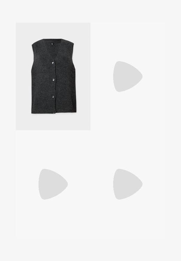 Cardigã cinza sem mangas com decote em V e cinco botões, apresentando um design texturizado em canelado sobre um fundo branco simples.; Camisa branca de mangas longas com colarinho pontiagudo e acabamento em contraste nas bordas, com botões na parte da frente. Design simples e elegante.; Jeans cinzentos de perna reta com bolsos frontais, fecho com botão e um corte clássico, exibidos sobre um fundo branco simples.; Mocassins de couro preto com um laço atado, apresentando detalhes de ilhós dourados nas laterais e uma sola de borracha plana. Textura suave, design clássico.