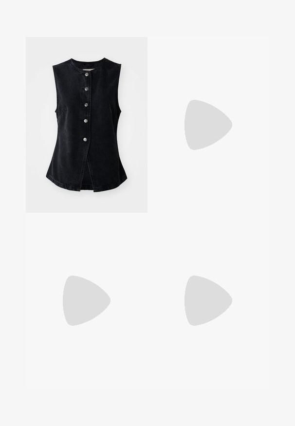 Free People AIMEE VEST - Smanicato - black; T-shirt bianco a maniche corte realizzato in cotone. Presenta un collo tondo e una vestibilità rilassata. Texture liscia senza motivi o dettagli visibili.; Pantaloni bianchi a gamba larga realizzati in tessuto leggero, dotati di una vita elastica e di un cordino per una vestibilità regolabile. Texture liscia.; Sneakers crema e lavanda con tre strisce e suola marrone texturizzata, dotati di lacci e tallone imbottito. Parte superiore in tessuto morbido.
