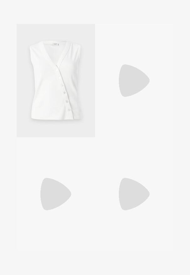 Haut sans manches blanc en tissu côtelé, avec un décolleté en V, des boutons sur le côté pour la fermeture et une coupe ajustée.; T-shirt Adidas avec un motif floral dans des tons de rouge et de crème, col et manches côtelés bordeaux, présentant le logo Adidas en bordeaux.; Jupe en denim avec plis et teinture foncée, ornée de détails de papillons rouges brodés et d'un design classique à cinq poches avec une fermeture par bouton à l'avant.; Baskets en daim rose et nylon avec des rayures blanches et des lacets. Accents texturés et semelle en caoutchouc légère. Assorties avec des chaussettes blanches côtelées.; Sac à main en daim noir au design courbé, avec des accents en rivets et une surface texturée. Bandoulière ajustable avec des détails en clous le long du bord.