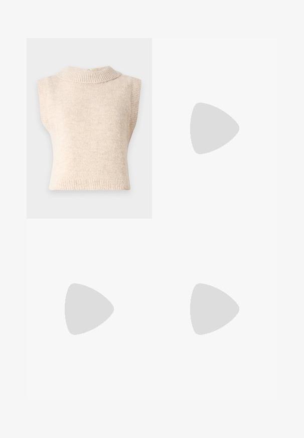 Bežinis, be rankovių megztas svylas su aukštu raštuotu apykakle ir minkšta tekstūra. Yra nugarinė uždanga ir prigludusi forma.; Trumpas rankovės, apvalia iškirpte megztinis, pagamintas iš minkštos, pūkuotos medžiagos kreminių atspalvių. Turi laisvą siluetą, gumbuotas rankogalius ir apačią.; Juoda flared džinsai, pagaminti iš džinsinio audinio, su aukšta talija, priekinėmis kišenėmis ir dideliu atidarymu apačioje, suteikiančiu plačių kojų siluetą.; Tvirti platforminiai batai iki kulkšnių su balta viršutine dalimi, juodu guminio pado ir kontrastingomis juodomis elastingomis šoniniais skydeliais. Dirbtinio kailio apdaila viršutiniame krašte.