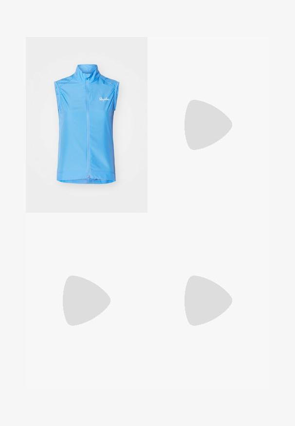 Gilet da ciclismo senza maniche azzurro chiaro con colletto alto, chiusura frontale con zip e logo sottile sul lato sinistro. Tessuto morbido e leggero.; Crop top sportivo bianco realizzato in tessuto morbido, con scollatura rotonda e un logo nero accentato sul lato sinistro.; Pantaloni sportivi neri realizzati in tessuto elasticizzato. Vita alta, lunghezza a metà coscia, con logo a tre righe bianche sul lato inferiore sinistro.; Scarpa da corsa con una parte superiore leggera color crema, marchio blu e accenti arancioni sulla suola. Tessuto in rete per la traspirabilità.