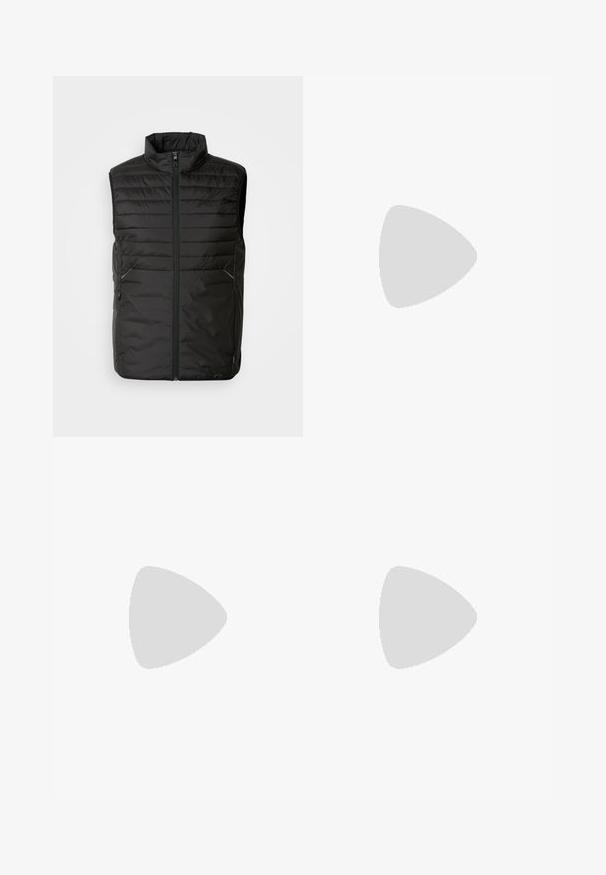 Svart vadderad ärmlös väst med hög krage, fullständig dragkedja fram och två sidofickor. Har en subtil brandingdetalj på framsidan.; Två svarta bomullströjor med rund hals, korta ärmar och blå "HUGO"-etiketter på kragarna och sidorna.; Svarta vida byxor med slät front, två sidofickor, veckad design och en kontrasterande röd midjeresår.; Svarta läderloafers med en texturerad frontpanel och släta sidor. Utrustade med en smal klack och en bakre ögla för enkel påtagning. Klassisk design.