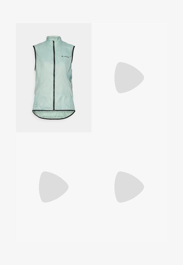 Ľahká bezrukávová vestá vo svetléj mäte, vyrobená z mäkkého materiálu, s predným zipsom, vysokým golierom a čiernymi akcentmi.; Čierna bezrukávová košieľka s textúrovaným vzorom, ktorá má okrúhly výstrih a logo "MAMMUT" na prednej strane. Vyrobená z priedušného materiálu.; Čierne vonkajšie nohavice so strihom do rovna, s gombíkovým zapínaním, zipsovými bočnými vreckami a logo nášivkou na ľavom stehne.; Columbia TERRASTRIDE CRZ - Turistické topánky - shark/black