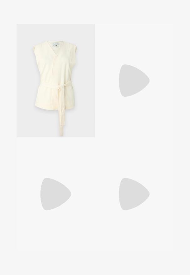 Ivory bezrukavni wrap top s remenom, s teksturiranom tkaninom i V-izrezom. Nema dodatnih uzoraka ili ukrasa.; Bijela majica kratkih rukava od pamuka. Ima okrugli izrez i opušteni kroj. Glatka tekstura bez vidljivih uzoraka ili naglasaka.; Bijele hlače širokog kroja od mekog materijala. Imaju elastični pojas s vezicom i glatku teksturu. Nema vidljivih uzoraka ili metalnih dijelova.; Stradivarius Tenisice - white