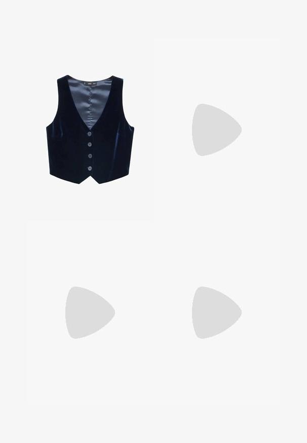Mango XENPHI granatowy; Czarny bezrękawnik crop top z gładkiego materiału, z okrągłym dekoltem i czystym, prostym wzornictwem, bez wzorów czy metalowych elementów.; Czarne spodnie o prostym kroju, z przednimi kieszeniami i bocznymi rozcięciami na dole. Wykonane z miękkiego, gładkiego materiału. Odpowiednie na różne okazje.; Czarne lakierowane półbuty na obcasie z wydłużonym noskiem i geometrycznym słupkiem. Charakteryzują się eleganckim, minimalistycznym designem oraz gładką fakturą.