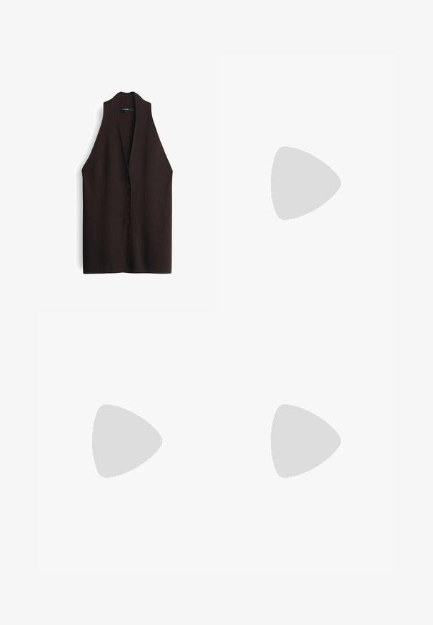 Gilet marrone con una vestibilità comoda, realizzato in un tessuto testurizzato. Presenta un profondo scollo a V e una chiusura con sei bottoni sul davanti. Senza maniche.; Due top in maglia senza maniche, a collo alto, in nero e bianco, con un design aderente e una superficie liscia, di lunghezza cropped.; Pantaloni sportivi marroni realizzati in tessuto morbido, con vita elasticizzata, tasche laterali e dettagli bianchi con logo sul fianco sinistro.; Scarpe sportive con tomaia in pelle bianca, punta in suede grigia e tre strisce nere. Presentano un logo blu sulla linguetta e una suola in gomma testurizzata.