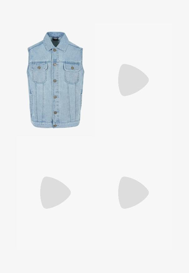 Lyseblå denimvest med klassisk design, med krage, knappelukking, to brystlommer og detaljer i metalltrykk.; Hvit bomull t-skjorte med korte ermer, rund hals og en liten svart logo på venstre bryst. Myk tekstur og standard passform.; Svarte denimbukser med løs passform, med kontrastfylt hvit søm, knappelukking og rett ben-design.; Sorte og burgunder treningssko med lær- og semsket skinnmaterialer, med sorte lisser og tre sorte striper på siden. Gumm såle.