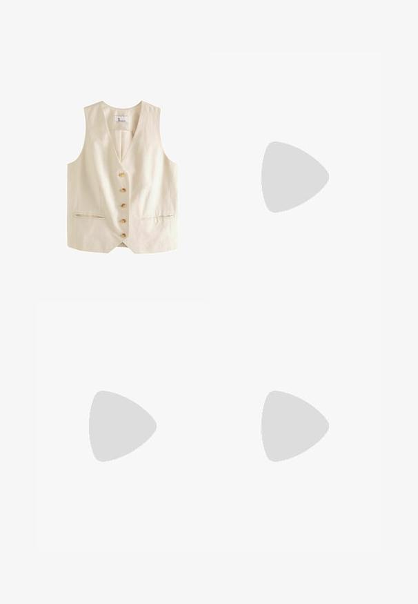 Next BLEND SMART - Smanicato - natural; Maglietta a maniche corte marrone realizzata in tessuto morbido, con scollatura rotonda e vestibilità rilassata. Nessun motivo o dettaglio visibile.; Pantaloni ampi marroni con una texture liscia, caratterizzati da una vita alta e pieghe frontali. Il tessuto è leggero e scorre liberamente.; Sandal in pelle marrone con cinturini incrociati, chiusura con cinturino alla caviglia e suola piatta con dettagli di cucitura minimi.