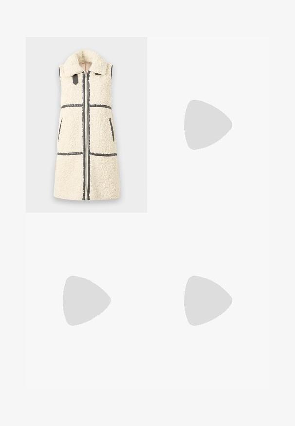 Gilet sans manches en sherpa blanc avec un grand col, fermeture éclair à l'avant, deux poches et détails en bord noir.; Ensemble de trois t-shirts à manches courtes en noir, gris et blanc. Fabriqués en coton, avec un col rond et un design simple de couleur unie.; Pantalon large en tissu texturé marron avec une taille élastique, présentant un design à coupe droite et une surface lisse.; Baskets en cuir noir avec des rayures blanches, embout en caoutchouc, lacets noirs et semelle extérieure crème. Texture lisse avec une finition brillante.