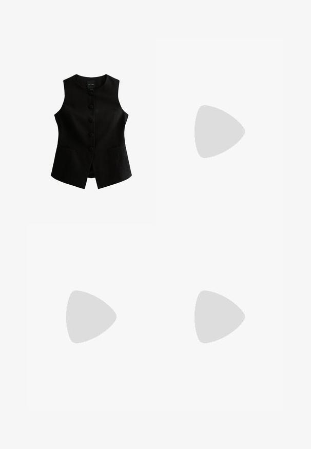 Svart ärmlös väst med rak skärning, sju knappar fram och två sidfickor. Tillverkad av texturerat tyg.; Svart kortärmad topp gjord av stretchigt tyg, med en figursydd design och veckad detaljering på sidorna. Slät textur, klassisk form.; Svarta byxor med rak passform, utrustade med framfickor och sidoklyvningar vid fållen. Tillverkade av mjukt, slätt tyg. Lämpliga för olika tillfällen.; Svarta lackerade klacksandaler med fyrkantig tå, ankelremmar och silverfärgade spännen. Har en kraftig blockklack för stabilitet.