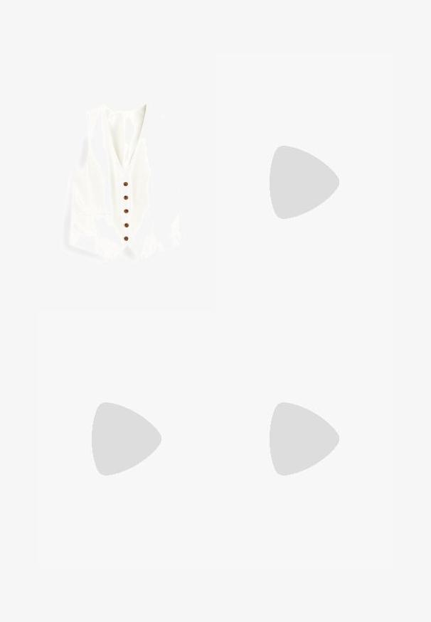 Hvid linned vest med V-hals, udstyret med seks brune knapper og to sidelommer. Blød tekstur og skræddersyet pasform.; Hvid fitted top lavet af ribbet stof med cap sleeves og samlede detaljer i siderne for tekstur og form.; Hvide vidde bukser lavet af letvægtsstof, med en elastisk talje og snøre for justerbar pasform. Glat tekstur.; Lysegrå ruskindsneakers med tre lilla striber, gummisul, flade snørebånd og hvide ribbede sokker. Satt mod en blå baggrund.