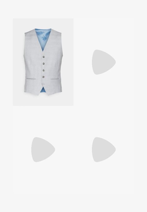 Gilet grigio chiaro con un motivo a quadri, foderato in satin blu liscio, con cinque bottoni e due tasche frontali, presenta un classico design a V.; T-shirt in cotone nero con maniche corte, collo rotondo e grafica frontale di un sole e una luna, accompagnata dal testo "Le Soleil et La Lune."; Pantaloni neri in cotone misto con vestibilità slim, dotati di chiusura con bottone, tasche e orli arrotolati per un look informale.; Sneaker nere con una toma superiore in pelle con effetto croc embossato, punta rotonda e suola in gomma bianca a contrasto con una finitura liscia.