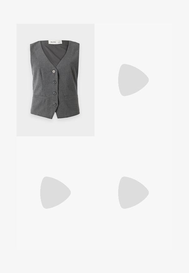 Hollister Co. LONGER LENGTH VEST - Liemenė - heather; Baltas be rankovių marškinėlis, pagamintas iš išklotinės medžiagos, su apvaliu iškirpimu ir prigludusia siluetu, minimaliais siūlais ir be dekoracijų.; Juodos džinsinės kelnės su platėjančiomis kojomis, vidutinio aukščio juosmeniu, priekinėmis kišenėmis ir mygtuko užsegimu. Lygus paviršius su minimaliais siuvimo detalėmis.; Juodos odinės aulinukės su apvalia nosimi, raišteliais priekyje ir storesniu guminio pado apačioje su tekstūruotu raštu. Priekyje yra kilputė.; Juodas odinis dėkliukas su atvarteliu ir auksinės metalinės sagties detalėmis. Įeina juodas diržas ir elegantiškas, minimalistinis dizainas.