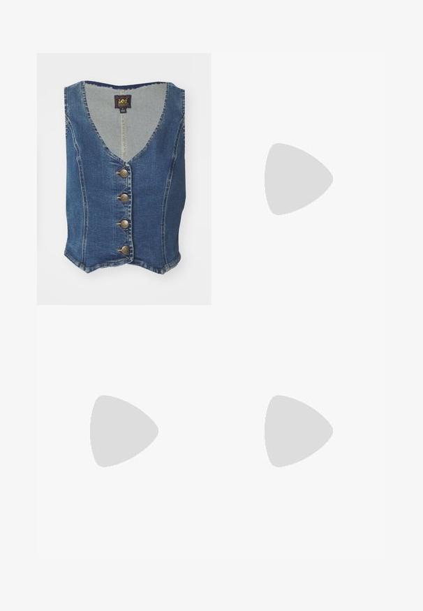 Lee FITTED VEST - Γιλέκο - meteoric; Τρία μπλουζάκια με μακριά μανίκια τοποθετημένα το ένα πάνω στο άλλο: μαύρο, γκρι και άσπρο. Κάθε μπλούζα έχει στρογγυλή λαιμόκοψη και cropped σχέδιο, κατασκευασμένη από απαλό, ελαφρύ ύφασμα.; Τζιν παντελόνι ψηλόμεσο, φαρδύ, σκούρου μπλε χρώματος, με μπροστινές και πίσω τσέπες, κλείσιμο με κουμπί και ορατές λεπτομέρειες ραφής.; Μπεζ σουέντ μπαλαρίνα με μαύρη δερμάτινη στρογγυλή μύτη, χαμηλό τακούνι και λεία υφή, με ελάχιστες ραφές και καθαρό σχέδιο.