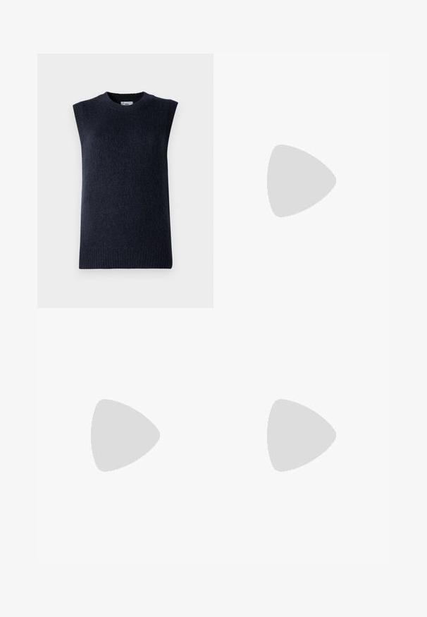 Sweater sem mangas azul-marinho em tecido de malha texturizada com decote redondo e bainha canelada. Design simples, leve e com um ajuste casual.; TOM TAILOR DENIM V NECK - Camisola - deep black; Jeans de denim azul de cintura alta com perna reta, apresentando um leve efeito desgastado, fecho de botão único e design de cinco bolsos.; Sapatos de couro em tom de tan com uma superfície texturizada, bico redondo e solas grossas e rugosas. Os atacadores e os detalhes de costura realçam o design.