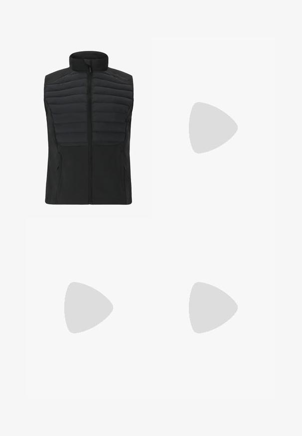 Schwarze Steppweste mit hohem Kragen, gesteppten Frontpanelen, glattem Rücken und Seitentaschen. Reißverschluss und Logodetail auf der Schulter.; Schwarzes, langärmeliges, cropped Oberteil mit hohem Ausschnitt. Hergestellt aus glattem, enganliegendem Material ohne sichtbare Muster oder Akzente.; Weiße Sportshorts mit elastischem Bund, aus leichtem, glattem Material und einer lockeren Passform. Getragen mit schwarzen Laufschuhen.; Weiße Mesh-Sneaker mit silbernen Akzenten und einer strukturierten Sohle, platziert auf einer roten Oberfläche, kombiniert mit karierter Hose.