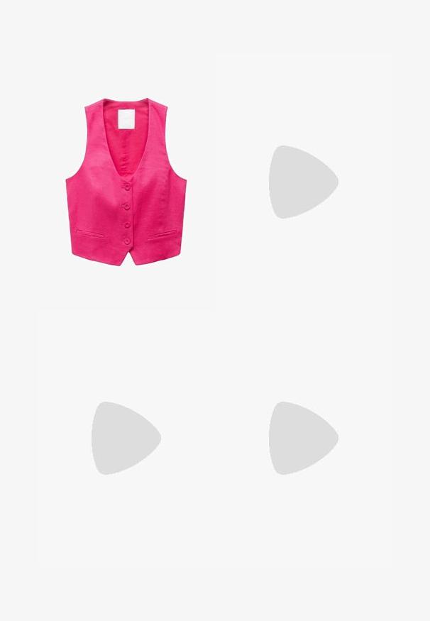 Mango Vesta - pink; Černý top s krátkým rukávem s přiléhavým střihem, který má na bocích nařasené detaily a hladkou, elastickou látku pro pohodlí.; Černé rozšířené kalhoty s vysokým pasem a bez viditelných kapes nebo knoflíků, zobrazené na bílém pozadí.; Bershka Sandály na vysokém podpatku - black