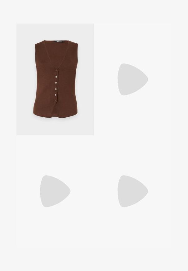 Gilet en tricot marron avec un décolleté en V et six boutons sur le devant. Sans manches, avec un ourlet légèrement arrondi en bas.; Haut à manches longues noir en matériau transparent, présentant un col rond et une coupe slim, avec des ourlets finement bordés.; Pantalons larges noirs en tissu léger, dotés d'une taille élastique avec un cordon de serrage pour un ajustement réglable. Texture lisse.; Baskets montantes noires en toile avec œillets, lacets et semelle en caoutchouc blancs. Présentent un orteil texturé et des accents rayés noir et blanc.