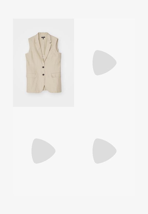 Blazer sans manches beige avec deux poches avant, trois boutons noirs, revers crantés et une fente au dos. Texture de tissu lisse.; Tory Burch LOGO TEE - T-shirt basique - snow white; Pantalons larges noirs en tissu doux et léger, dotés d'une taille élastique et d'un ourlet cousu, offrant une coupe décontractée.; Tory Burch CAP TOE SLINGBACK - Escarpins - ginger shortbread/spark gold
