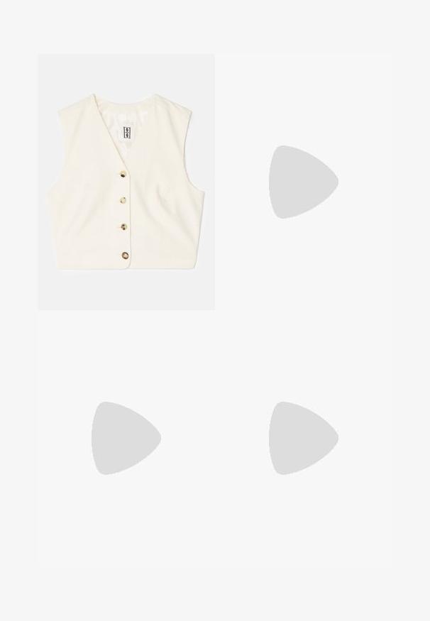 Kerman värinen ilman hihoja oleva liivi, jossa on teksturoitu kangas, V-mallinen kaula-aukko ja viisi etunappia, joissa on kontrastivärit. Tägattu sisäpuolelle.; Valkoinen ribbikangas t-paita pyöreällä kaula-aukoilla ja ilman hihoja. Joustava kangas ja tiukka muotoilu. Takana oleva etiketti lukee "GESTUZ."; Musta kapea farkkuhousu, jossa on korkea vyötärö, viisi taskua ja raaka helma nilkoissa. Klassinen napin ja vetoketjun sulkeminen.; Valkoiset nahkasneakerit, joissa on kolme mustaa raitaa ja kukkakirjontaa violetilla ja keltaisella. Ruskea kumipohja. Yhdistetty vaaleanruskeisiin ribattuihin sukkiin.