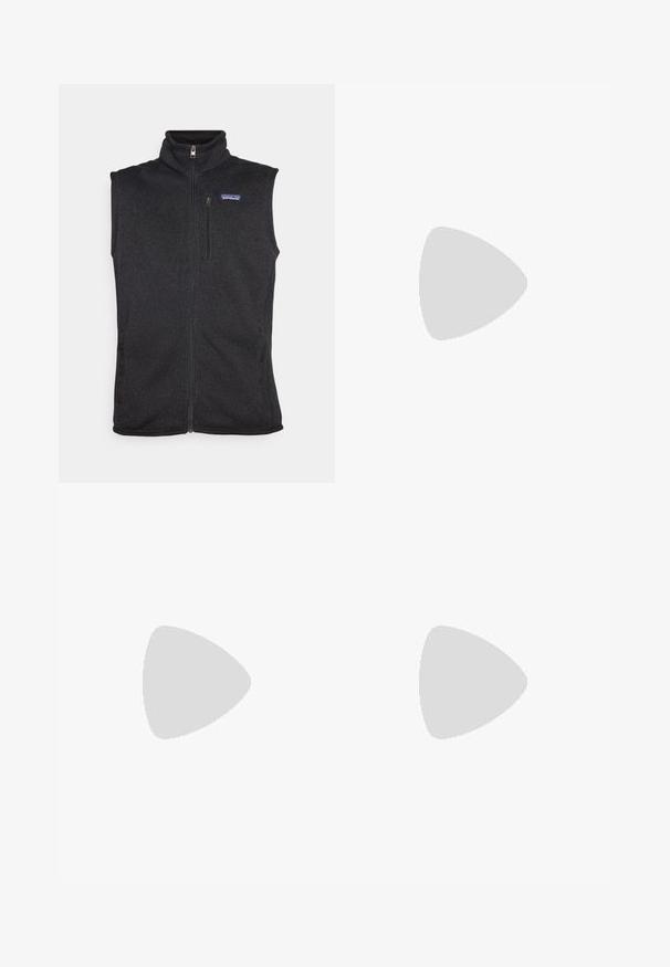 Patagonia BETTER SWEATER VEST - Mellény - black; Szürke, rövid ujjú póló, puha, textúrált anyagból, bal mellkason egy kicsi kék Patagonia logóval. Nincsenek egyéb minták.; Sötétszürke nadrág tartós anyagból, zipzáros zsebbel, egyenes szabású és övhurkokkal az állítható illeszkedéshez.; Barna vízálló sportcipők texturált felsőrésszel, perforált díszítésekkel, fekete saroktámasszal és szürke gumi talppal. A cipőfűzők fém végződésekkel vannak ellátva.