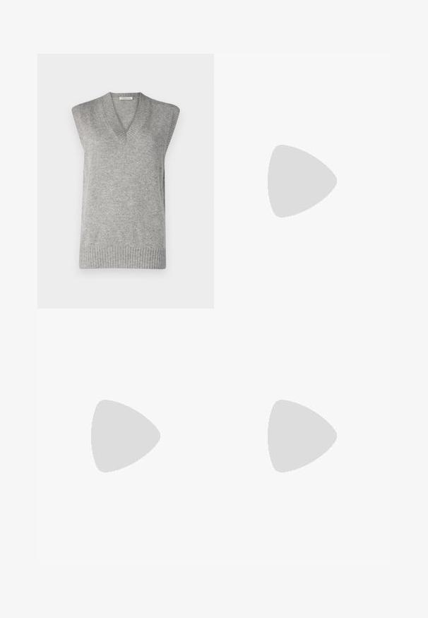 Grau ärmelloser Strickpullover mit V-Ausschnitt, ausgestattet mit einem gerippten Saum und einer weichen Textur, ideal zum Überziehen über verschiedene Outfits.; Zwei ärmellose, gerippte Rollkragenoberteile in Schwarz und Weiß, mit einer figurbetonten Passform und glatter Textur sowie einer cropped Länge.; Schwarze weite Hosen aus leichtem Stoff, mit einem Knopfverschluss vorne und flachem Bund, mit sorgfältig genähten Säumen.; Sportschuhe mit einem Obermaterial aus weißem Leder, grauer Wildleder-Zehenkappe und drei schwarzen Streifen. Sie verfügen über ein blaues Logo auf der Zunge und eine strukturierte Gummisohle.