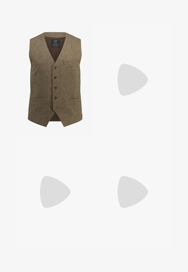 Gilet in tweed marrone con scollatura a V, cinque bottoni, taschino sul petto e schiena a coste. Tessuto caratteristico e design classico.; Maglione marrone lavorato a maglia con collo rotondo, maniche lunghe e vestibilità rilassata. Texture liscia con polsini e orlo a coste.; Jeans a gamba larga in denim grigio scuro, con vita alta, design classico a cinque tasche e cuciture a contrasto lungo le cuciture.; Sneaker in pelle bianca con motivo stampato, suola intermedia bianca testurizzata e accentuazione nera sul tallone. Presenta punta arrotondata e lacci piatti.